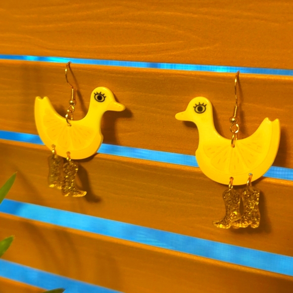 NWT/IP: (unbranded) 🦆🍋👢🪿 LEMON & GLITTER DUCK🪿👢🍋🦆acrylic dangle EARRINGS - Picture 2 of 3